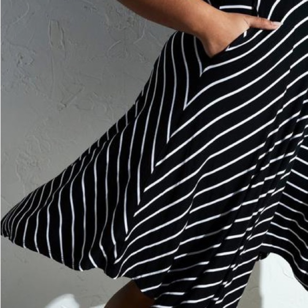 Dress - Picture 4 of 9